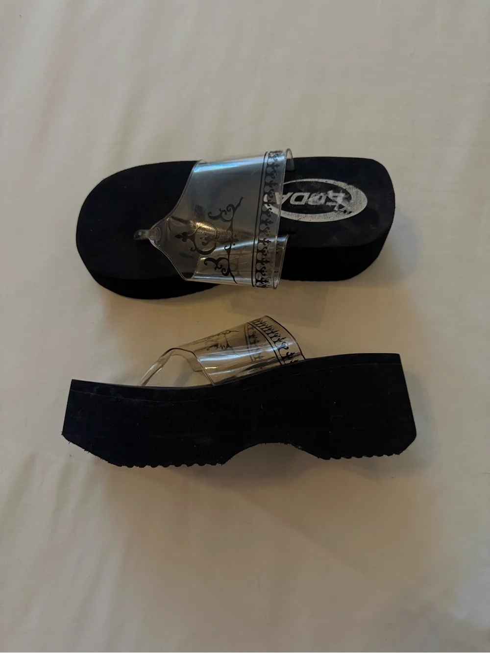 SODA | 90s-Y2K Platform Clear Sandals